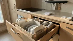 보관용기 정리, 북엔드 하나로 2분 만에 수납장 혼란 끝내기