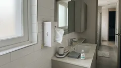 박스티슈 자리 없을 때, 벽에 붙여 쓰는 ‘벽부착 티슈홀더’ 정리법