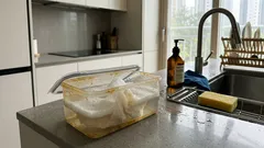 기름때 낀 플라스틱 용기, 스펀지 더럽히지 않고 30초에 씻는 법