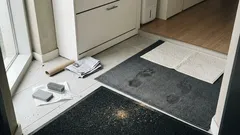 현관 청소가 쉬워지는 10분 루틴, 쓸고 닦고 말리기만 해도 달라져요
